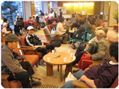 �z�e���̃��r�[�ň�x��